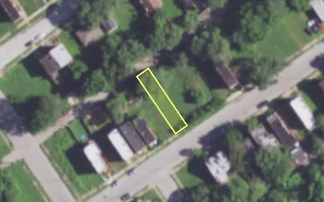 Aerial view of 2043 E PRAIRIE AV — vacant lot, St. Louis with approximate parcel outline