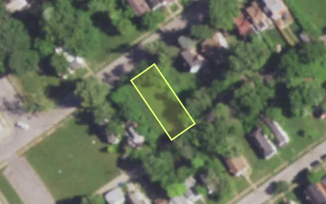 Aerial view of 5028 THRUSH AV — vacant lot, St. Louis with approximate parcel outline
