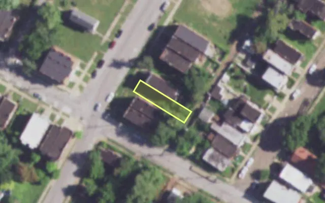 Aerial view of 4204 WARNE AV — vacant lot, St. Louis with approximate parcel outline