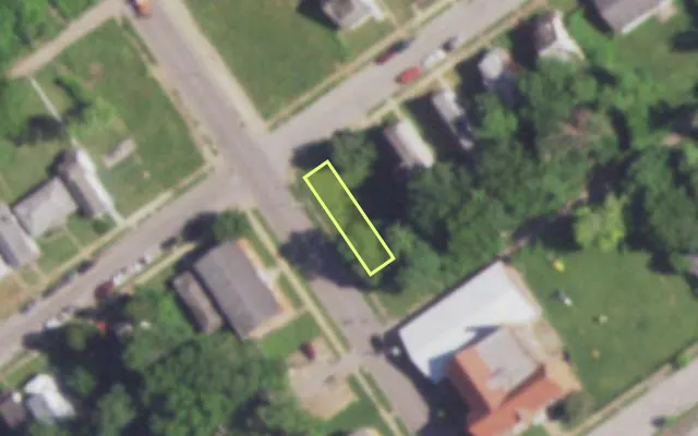 Aerial view of 5400 ROBIN AV — vacant lot, St. Louis with approximate parcel outline