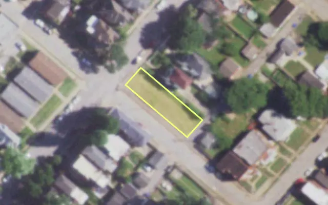 Aerial view of 7226 MICHIGAN AV — vacant lot, St. Louis with approximate parcel outline