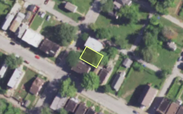 Aerial view of 4106 RED BUD AV — vacant lot, St. Louis with approximate parcel outline
