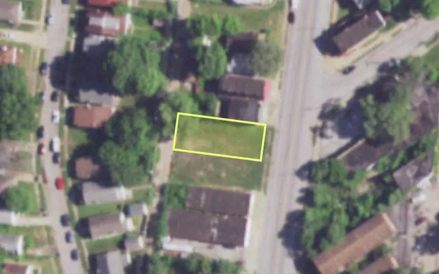 Aerial view of 8469 N BROADWAY — vacant lot, St. Louis with approximate parcel outline