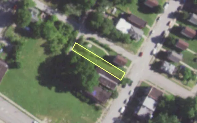 Aerial view of 1523 ARLINGTON AV — vacant lot, St. Louis with approximate parcel outline