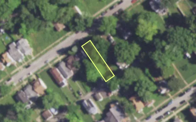 Aerial view of 5240 DAVISON AV — vacant lot, St. Louis with approximate parcel outline