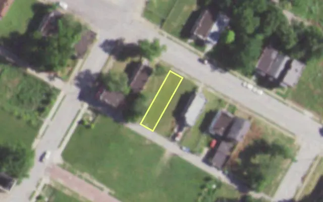 Aerial view of 5570 ST LOUIS AV — vacant lot, St. Louis with approximate parcel outline
