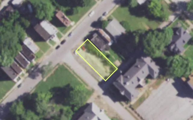 Aerial view of 2026 E COLLEGE AV — vacant lot, St. Louis with approximate parcel outline