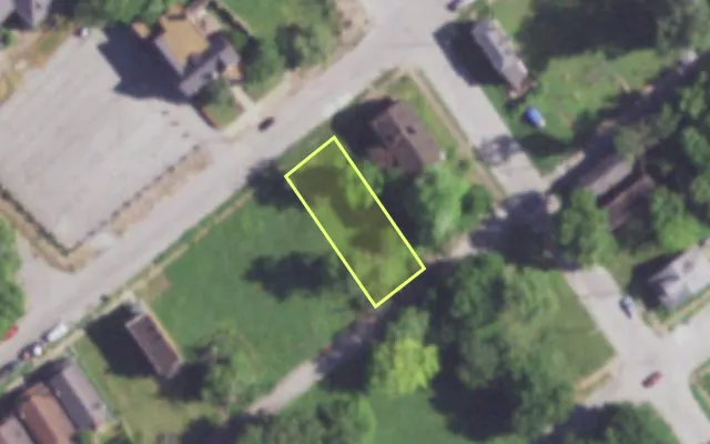 Aerial view of 2010 LINTON AV — vacant lot, St. Louis with approximate parcel outline