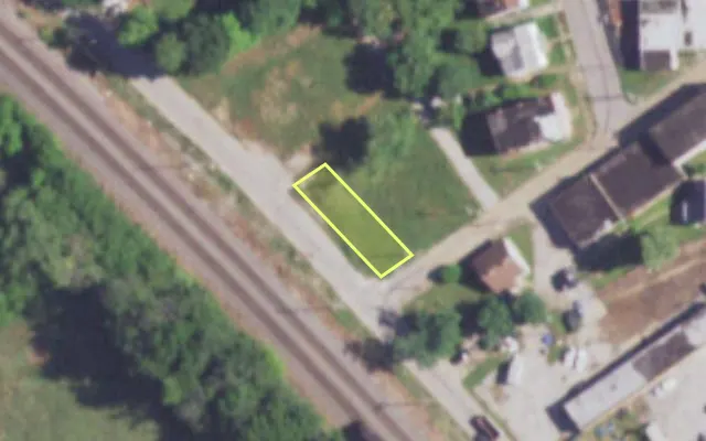 Aerial view of 919 CHRISTIAN AV — vacant lot, St. Louis with approximate parcel outline