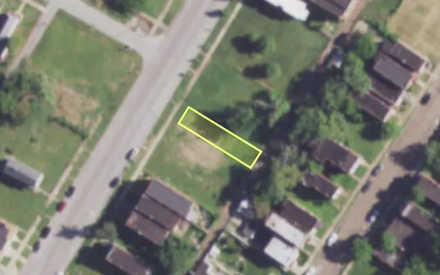 Aerial view of 4226 WARNE AV — vacant lot, St. Louis with approximate parcel outline