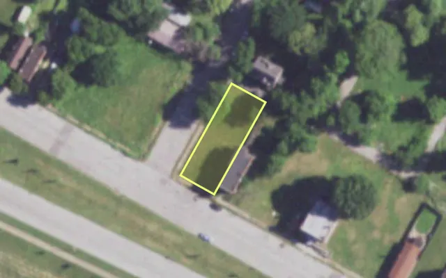 Aerial view of 3735 KOSSUTH AV — vacant lot, St. Louis with approximate parcel outline