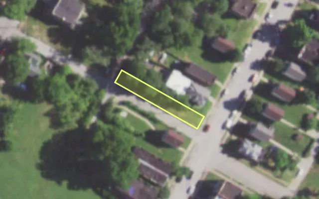 Aerial view of 1601 ARLINGTON AV — vacant lot, St. Louis with approximate parcel outline
