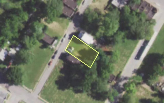 Aerial view of 1470 SHAWMUT PL — vacant lot, St. Louis with approximate parcel outline