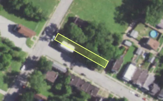 Aerial view of 2802 ARLINGTON AV — vacant lot, St. Louis with approximate parcel outline