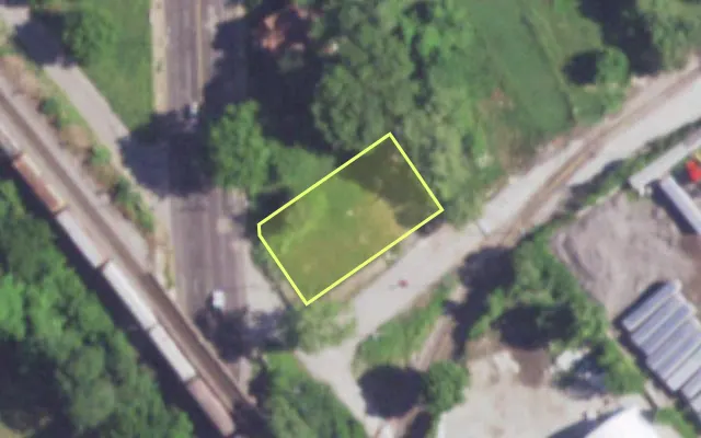 Aerial view of 7760 EAST RAILROAD AV — vacant lot, St. Louis with approximate parcel outline