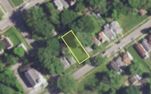 Aerial view of 5209 DAVISON AV — vacant lot, St. Louis with approximate parcel outline