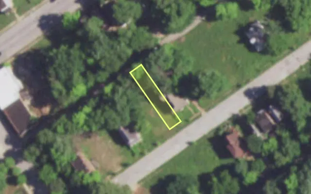 Aerial view of 5323 GERALDINE AV — vacant lot, St. Louis with approximate parcel outline