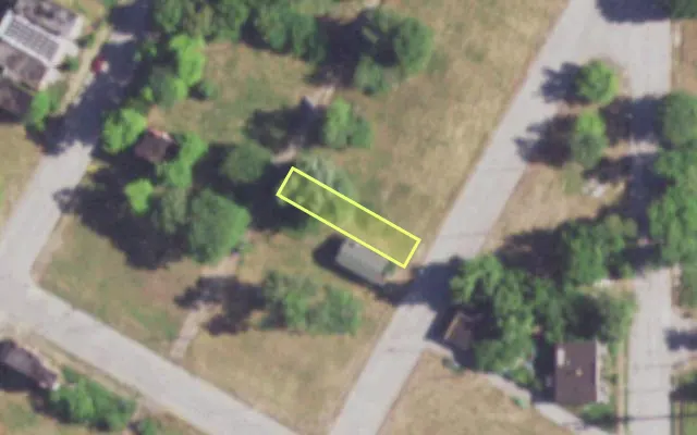 Aerial view of 2417 LAFLIN ST — vacant lot, St. Louis with approximate parcel outline