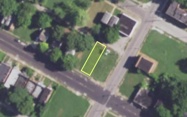 Aerial view of 4107 W LEE AV — vacant lot, St. Louis with approximate parcel outline