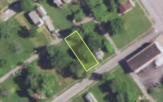 Aerial view of 5533 THRUSH AV — vacant lot, St. Louis with approximate parcel outline