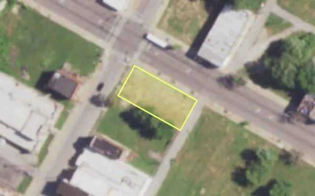 Aerial view of 4476 DR MARTIN LUTHER KING DR — vacant lot, St. Louis with approximate parcel outline