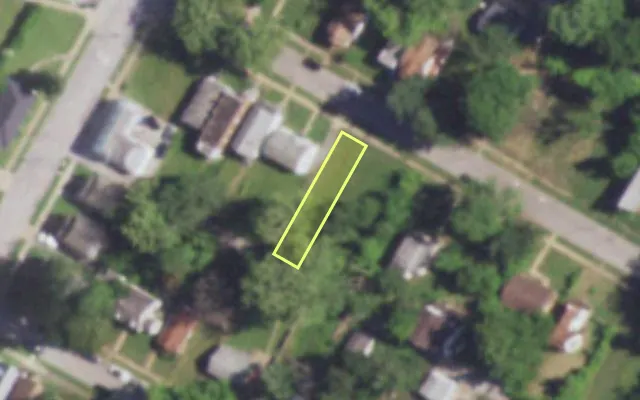 Aerial view of 6052 GARESCHE AV — vacant lot, St. Louis with approximate parcel outline
