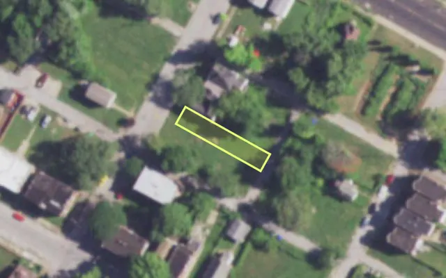 Aerial view of 4120 RED BUD AV — vacant lot, St. Louis with approximate parcel outline