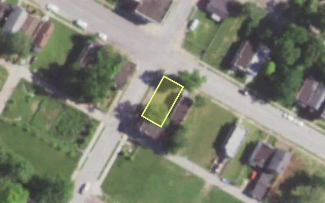 Aerial view of 5578 ST LOUIS AV — vacant lot, St. Louis with approximate parcel outline