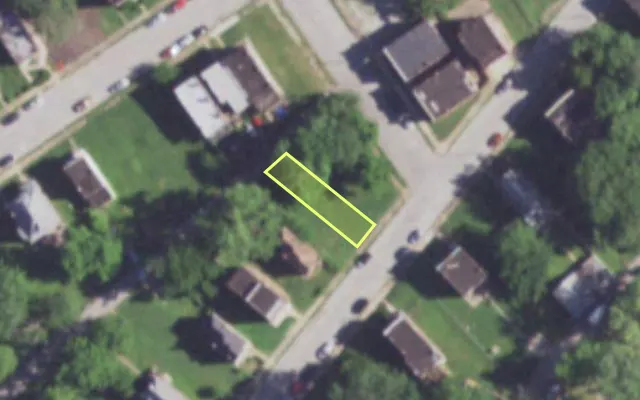 Aerial view of 2135 E WARNE AV — vacant lot, St. Louis with approximate parcel outline