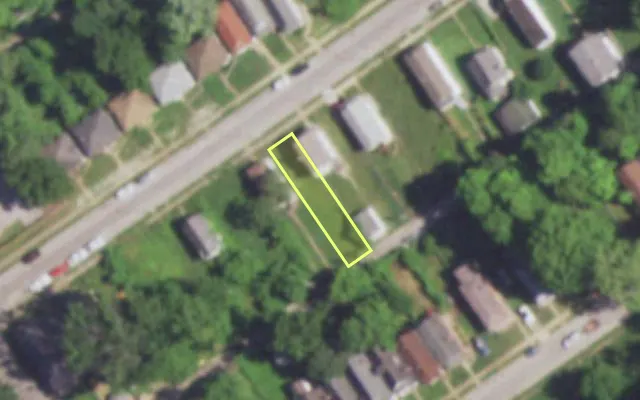 Aerial view of 5228 THRUSH AV — vacant lot, St. Louis with approximate parcel outline