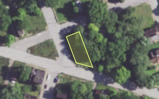 Aerial view of 1926 ANGELRODT ST — vacant lot, St. Louis with approximate parcel outline