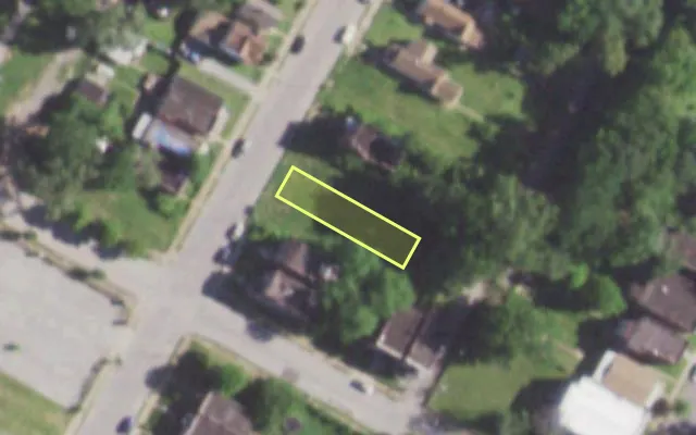 Aerial view of 1906 BELT AV — vacant lot, St. Louis with approximate parcel outline