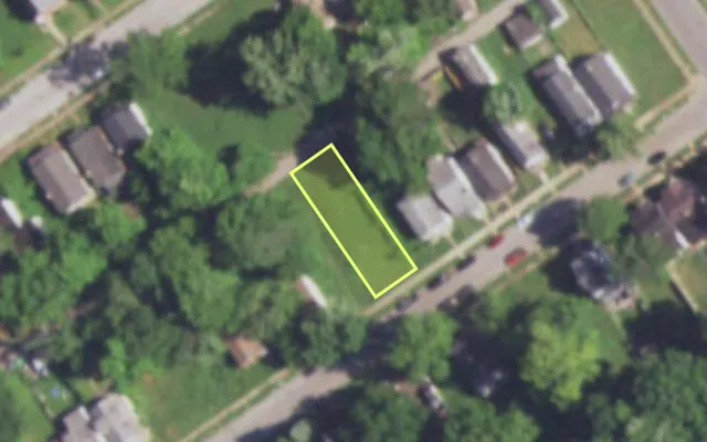 Aerial view of 5253 DAVISON AV — vacant lot, St. Louis with approximate parcel outline