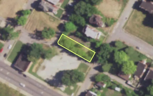Aerial view of 1515 CORA AV — vacant lot, St. Louis with approximate parcel outline