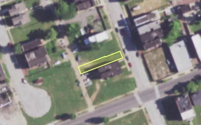 Aerial view of 3711 N 25TH ST — vacant lot, St. Louis with approximate parcel outline