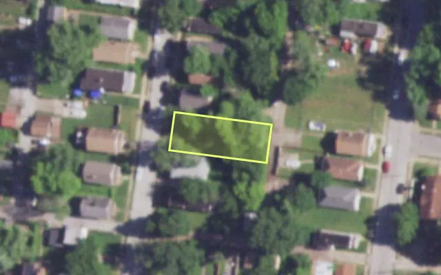 Aerial view of 8926 EDNA ST — vacant lot, St. Louis with approximate parcel outline