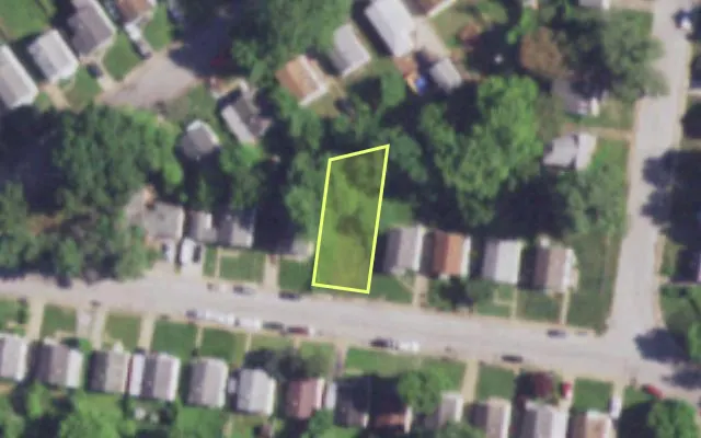 Aerial view of 865 NASSAU DR — vacant lot, St. Louis with approximate parcel outline