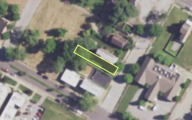 Aerial view of 1209 REDD FOXX LA — vacant lot, St. Louis with approximate parcel outline