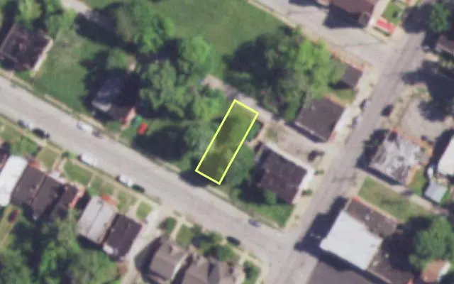 Aerial view of 4413 LEE AV — vacant lot, St. Louis with approximate parcel outline