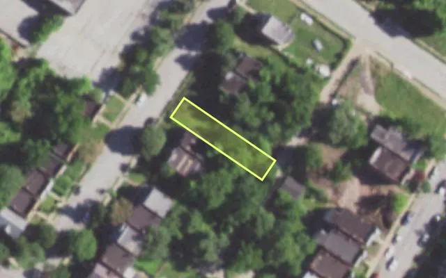 Aerial view of 1326 LAUREL ST — vacant lot, St. Louis with approximate parcel outline