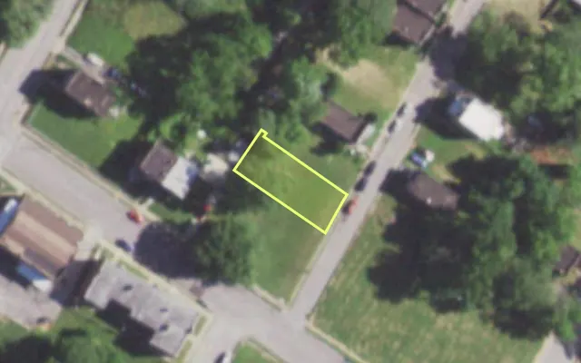 Aerial view of 1461 SHAWMUT PL — vacant lot, St. Louis with approximate parcel outline