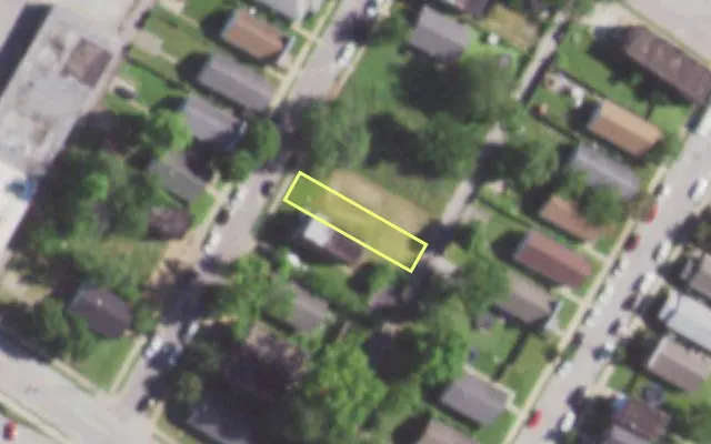Aerial view of 1422 MONTCLAIR AV — vacant lot, St. Louis with approximate parcel outline
