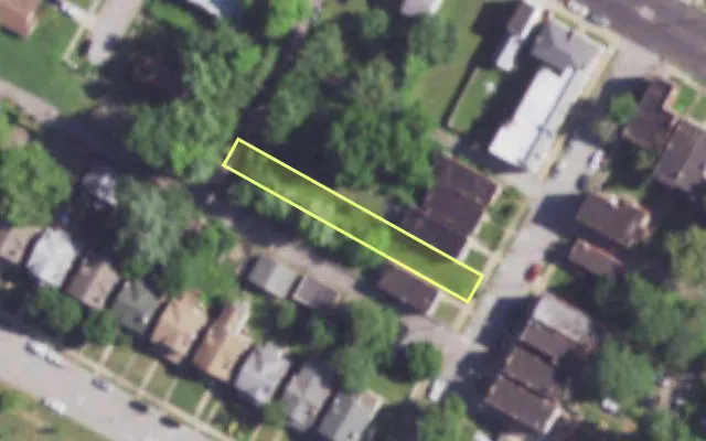 Aerial view of 4121 CLAY AV — vacant lot, St. Louis with approximate parcel outline