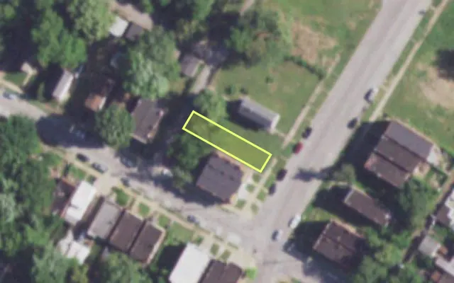 Aerial view of 4207 WARNE AV — vacant lot, St. Louis with approximate parcel outline