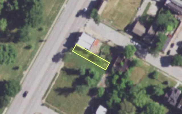 Aerial view of 3918 N GRAND BLVD — vacant lot, St. Louis with approximate parcel outline