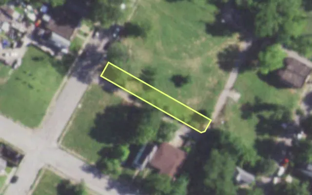 Aerial view of 2516 ARLINGTON AV — vacant lot, St. Louis with approximate parcel outline