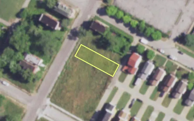 Aerial view of 1916 ANNIE MALONE DR — vacant lot, St. Louis with approximate parcel outline