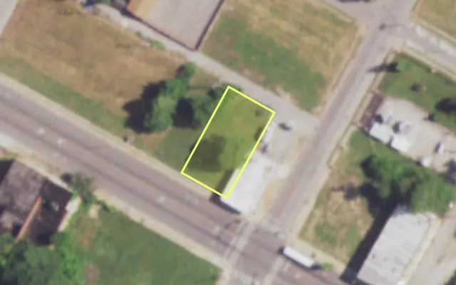 Aerial view of 4505 DR MARTIN LUTHER KING DR — vacant lot, St. Louis with approximate parcel outline