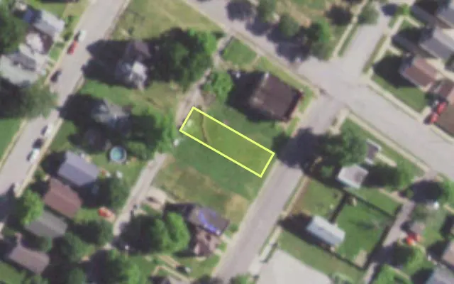 Aerial view of 1437 CLARA AV — vacant lot, St. Louis with approximate parcel outline