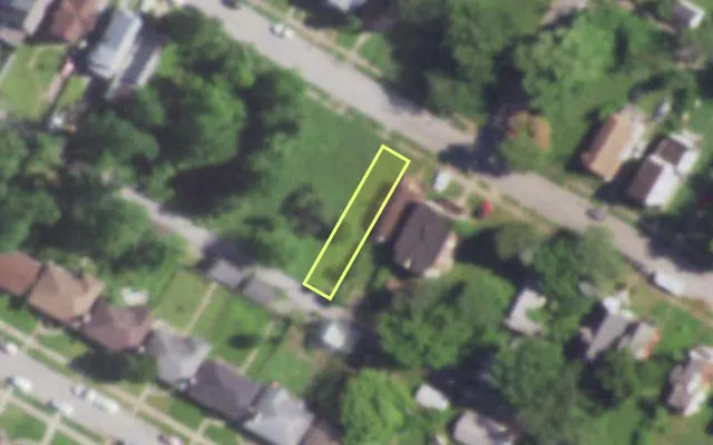 Aerial view of 5800 SALOMA AV — vacant lot, St. Louis with approximate parcel outline